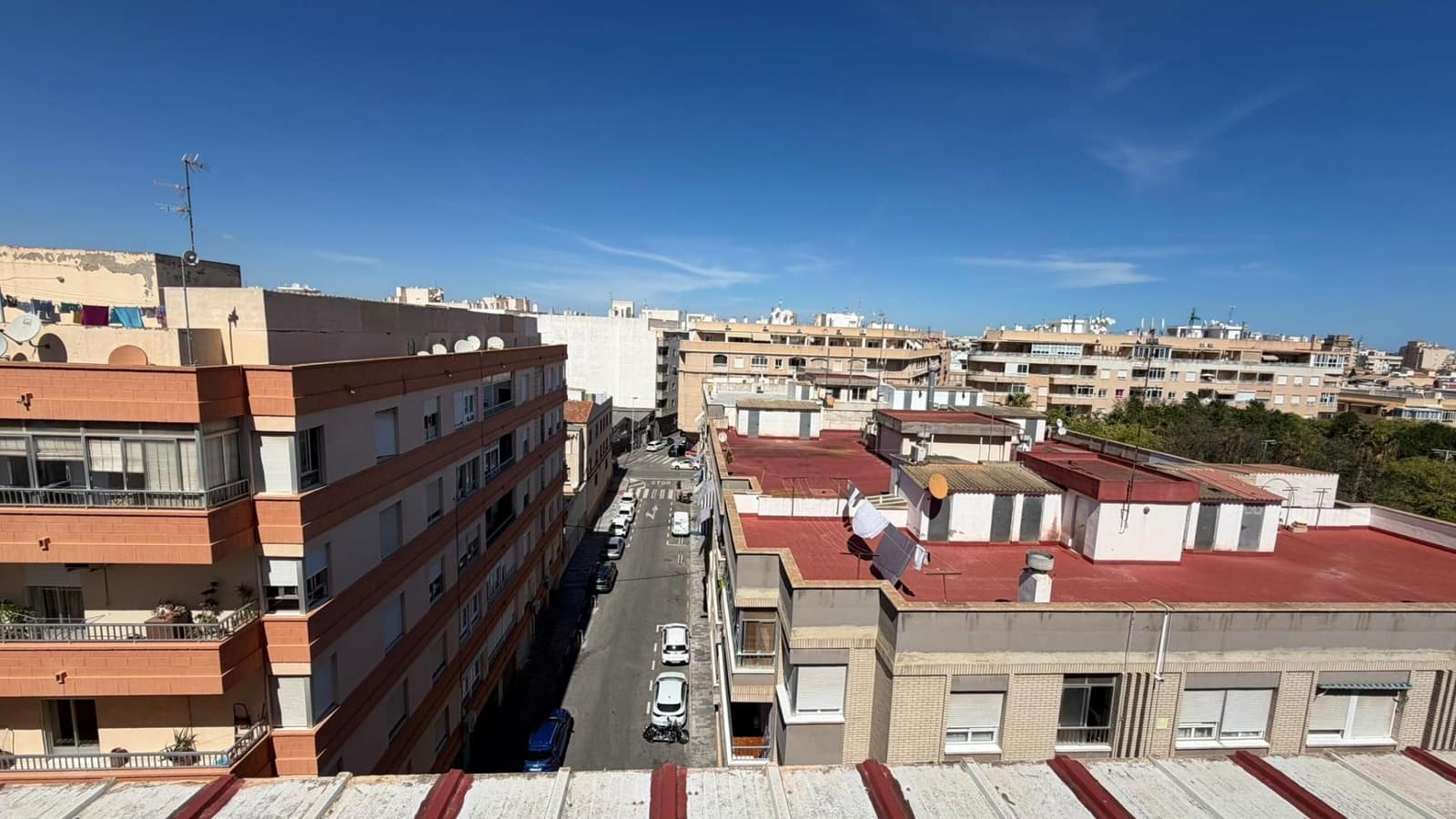 2 bedroom Apartment for sale in Torrevieja with pool - € 175,900 (Ref: 10103415)
