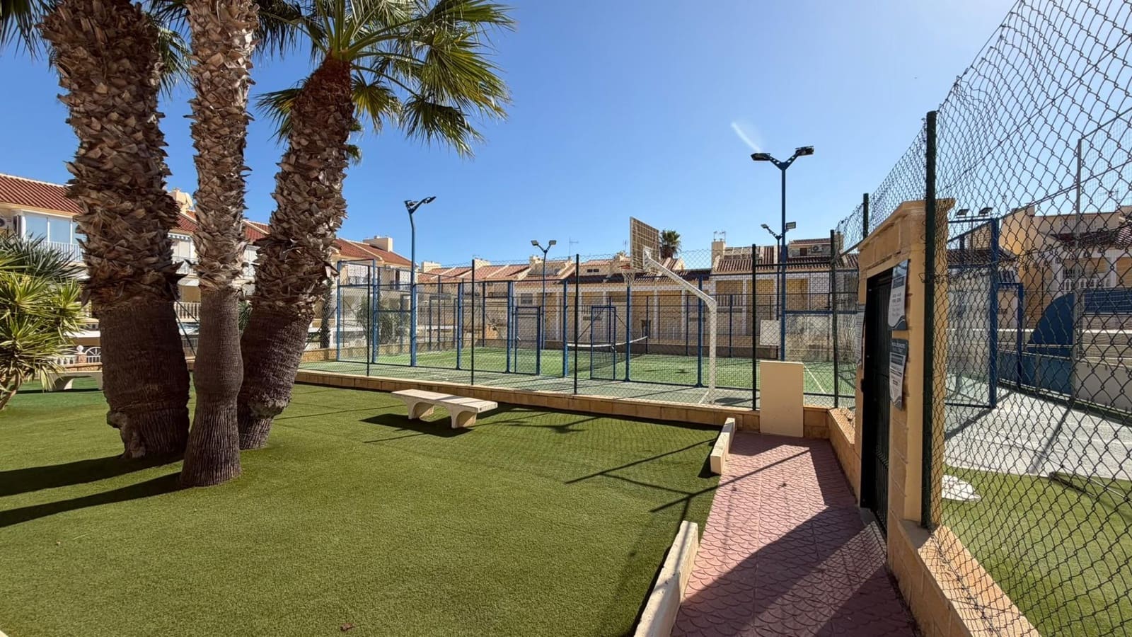 1 makuuhuone Huoneisto myytävänä paikassa Torrevieja mukana uima-altaan 
autotalli - 179 900 € (Ref: 10103434)