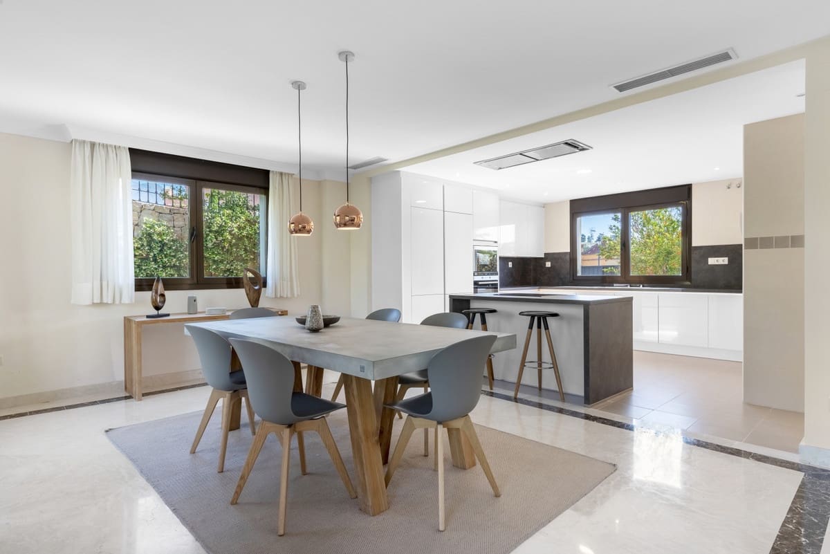 4 camera da letto Villetta Bifamiliare in vendita in Estepona con piscina - 718.693 € (Rif: 10103442)