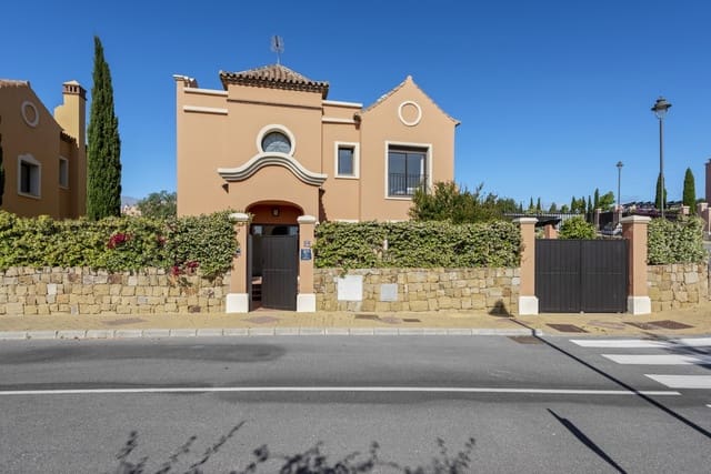 4 soverom Kjedet enebolig til salgs i Valle Romano Golf, Estepona med svømmebasseng - € 718 693 (Ref: 10103442)