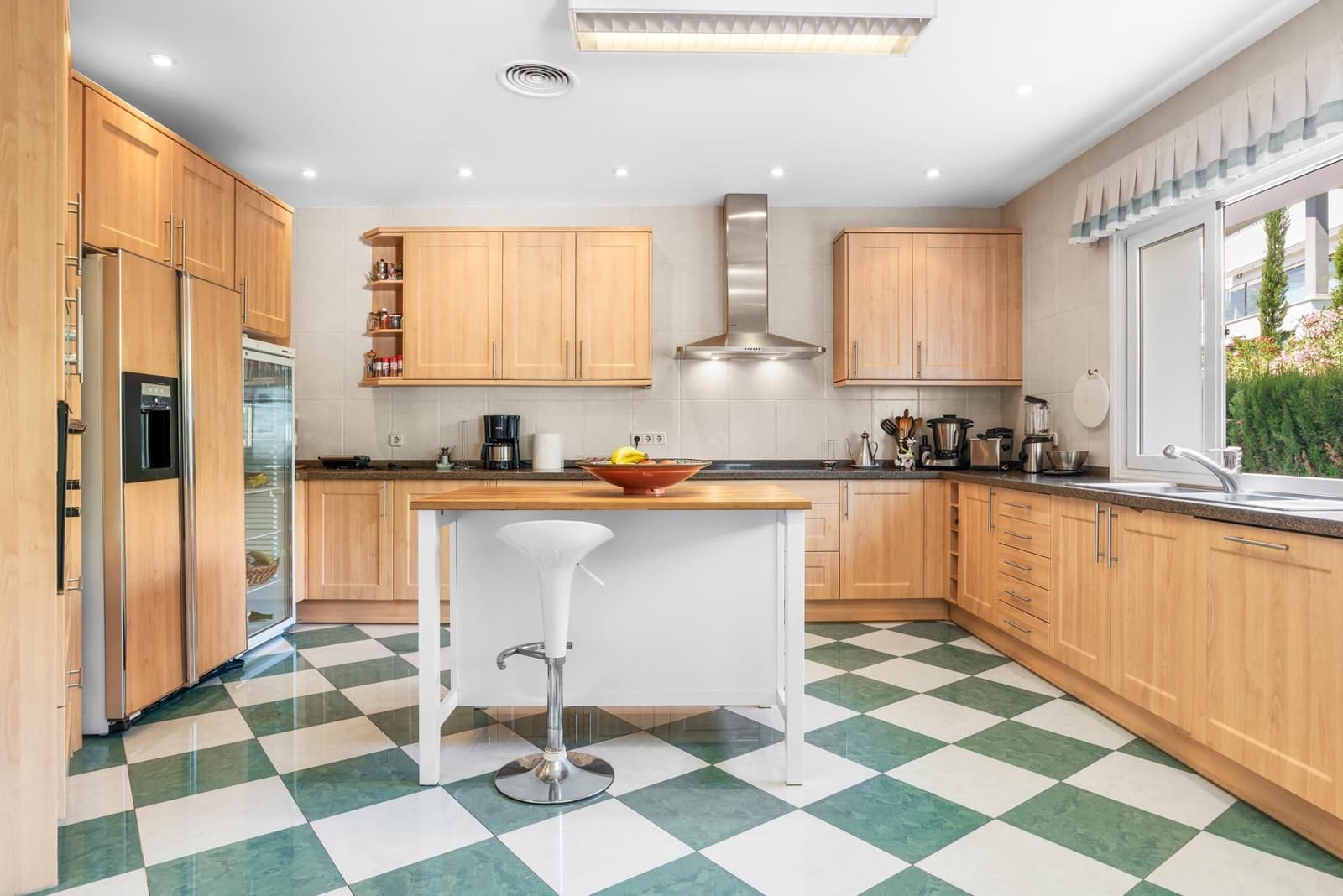 6 quarto Moradia para venda em Benahavis com piscina garagem - 2 690 000 € (Ref: 10103443)