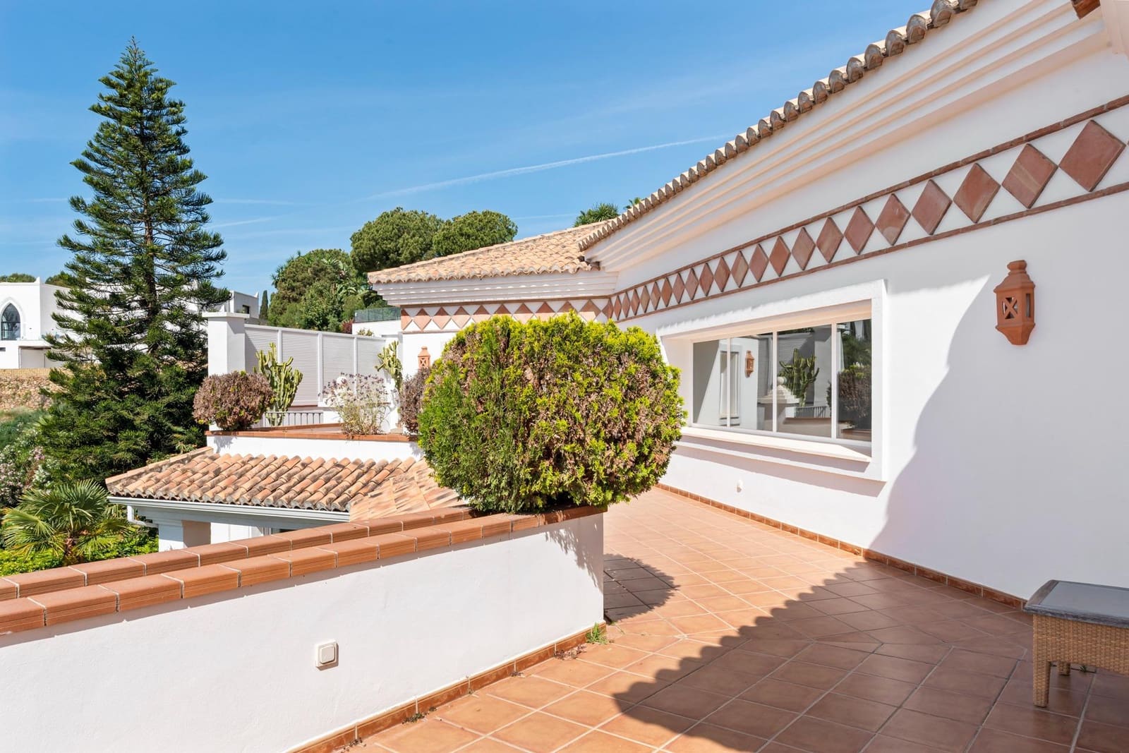 6 quarto Moradia para venda em Benahavis com piscina garagem - 2 690 000 € (Ref: 10103443)