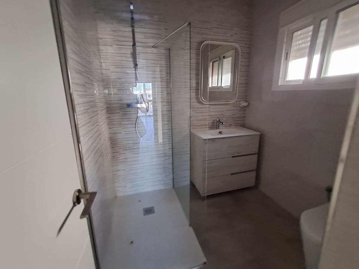 5 quarto Moradia para venda em Estepona com piscina - 1 150 000 € (Ref: 10103454)