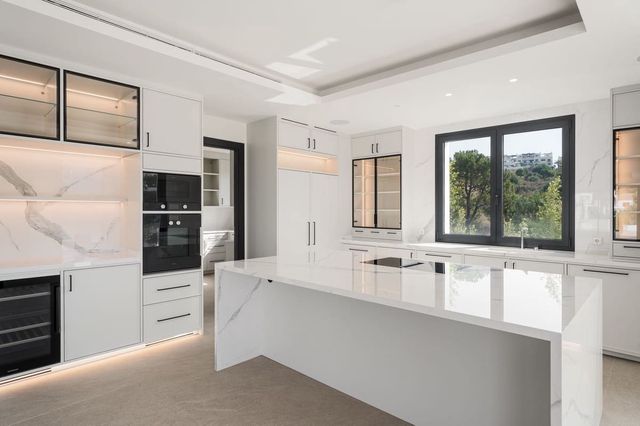 4 Zimmer Villa zu verkaufen in Zona Calvario, Estepona mit Pool Garage - 2.990.000 € (Ref: 10103456)