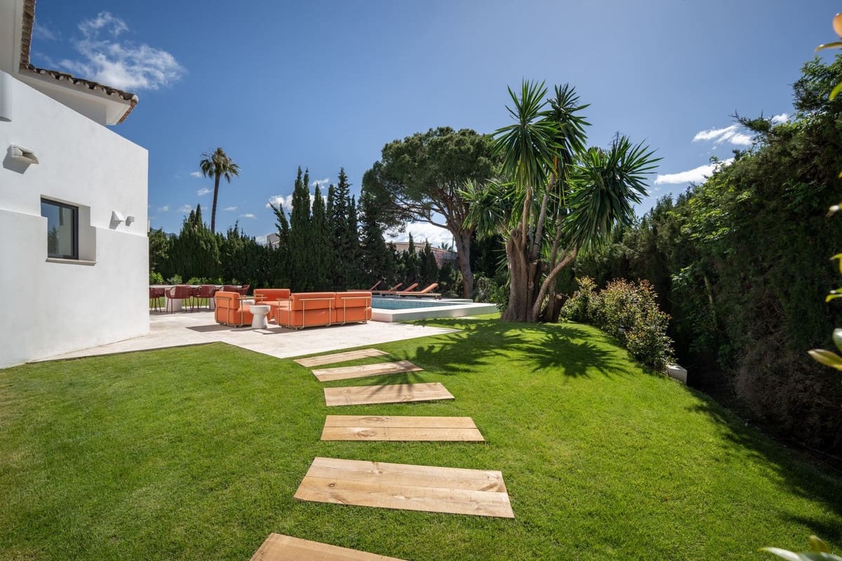 4 sypialnia Willa na sprzedaż w Nueva Andalucia z basenem garażem - 2 995 000 € (Ref: 10103457)