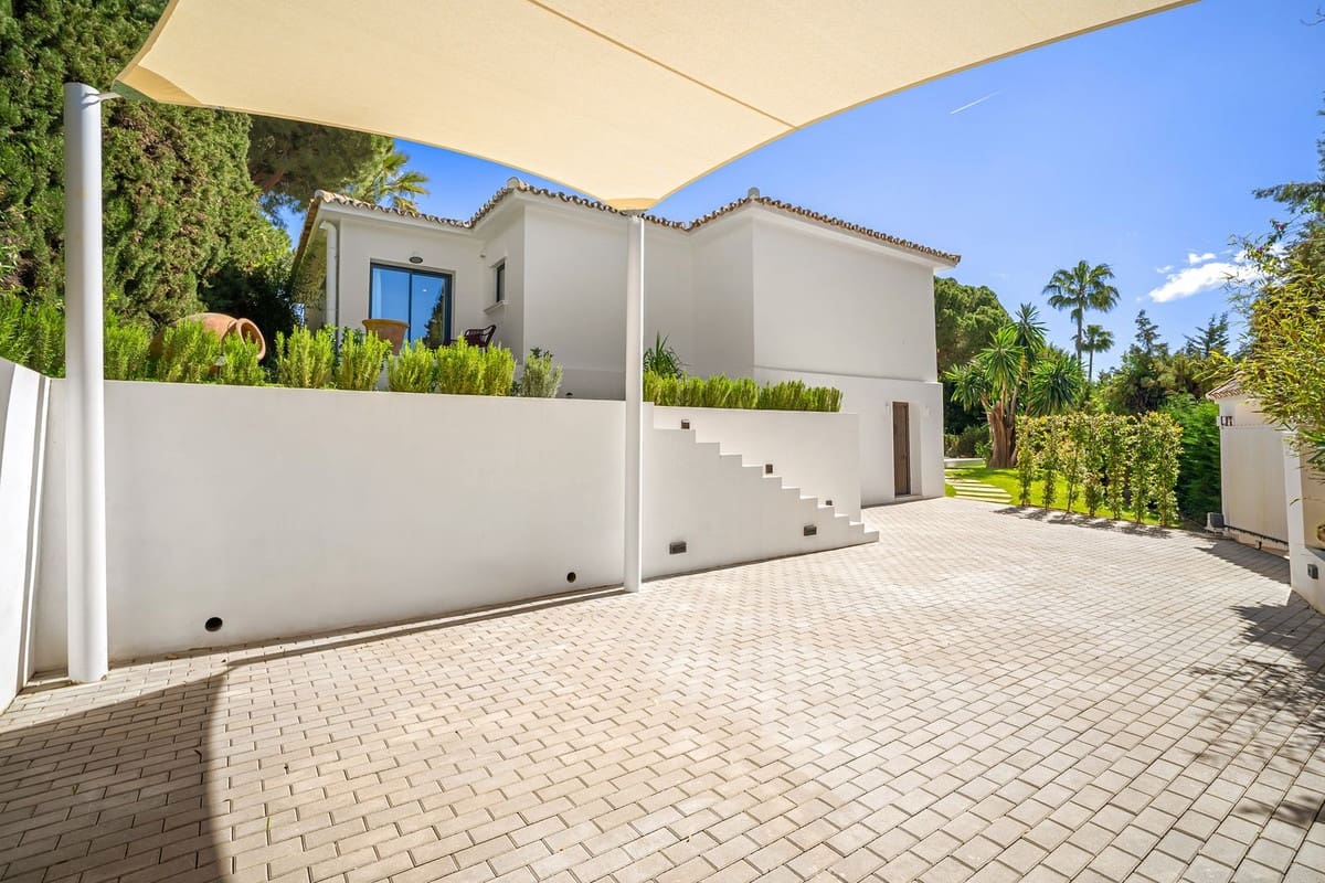 4 sypialnia Willa na sprzedaż w Nueva Andalucia z basenem garażem - 2 995 000 € (Ref: 10103457)