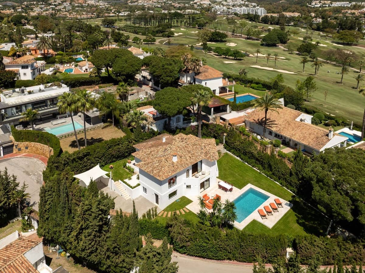 4 sypialnia Willa na sprzedaż w Nueva Andalucia z basenem garażem - 2 995 000 € (Ref: 10103457)