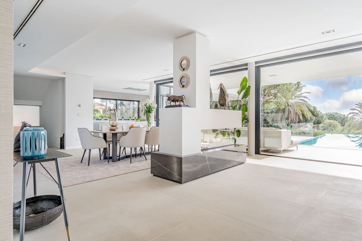 6 bedroom Villa for sale in Marbesa with pool garage - € 6,250,000 (Ref: 10103460)