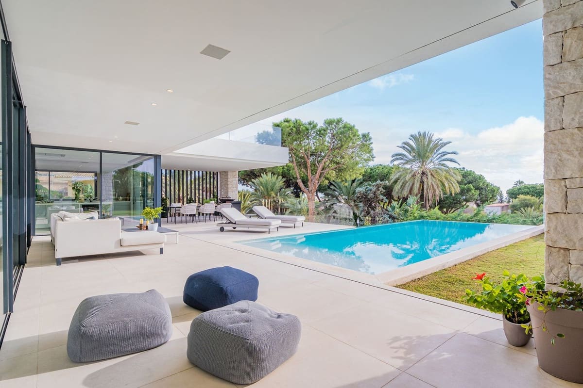 6 bedroom Villa for sale in Marbesa with pool garage - € 6,250,000 (Ref: 10103460)