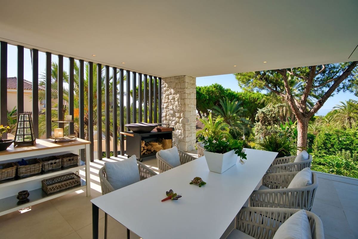 6 bedroom Villa for sale in Marbesa with pool garage - € 6,250,000 (Ref: 10103460)