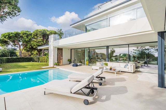 6 bedroom Villa for sale in Marbesa, Marbella with pool garage - € 6,250,000 (Ref: 10103460)
