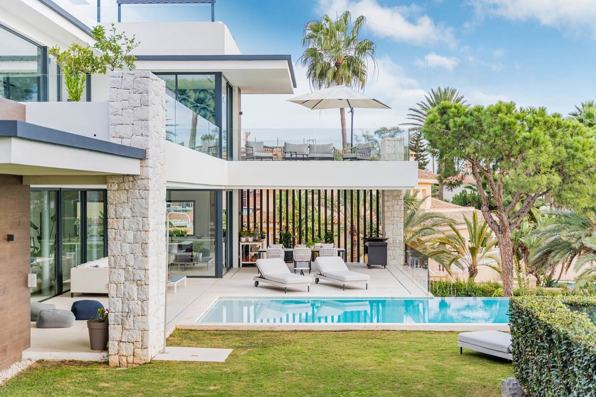 6 bedroom Villa for sale in Marbesa with pool garage - € 6,250,000 (Ref: 10103460)