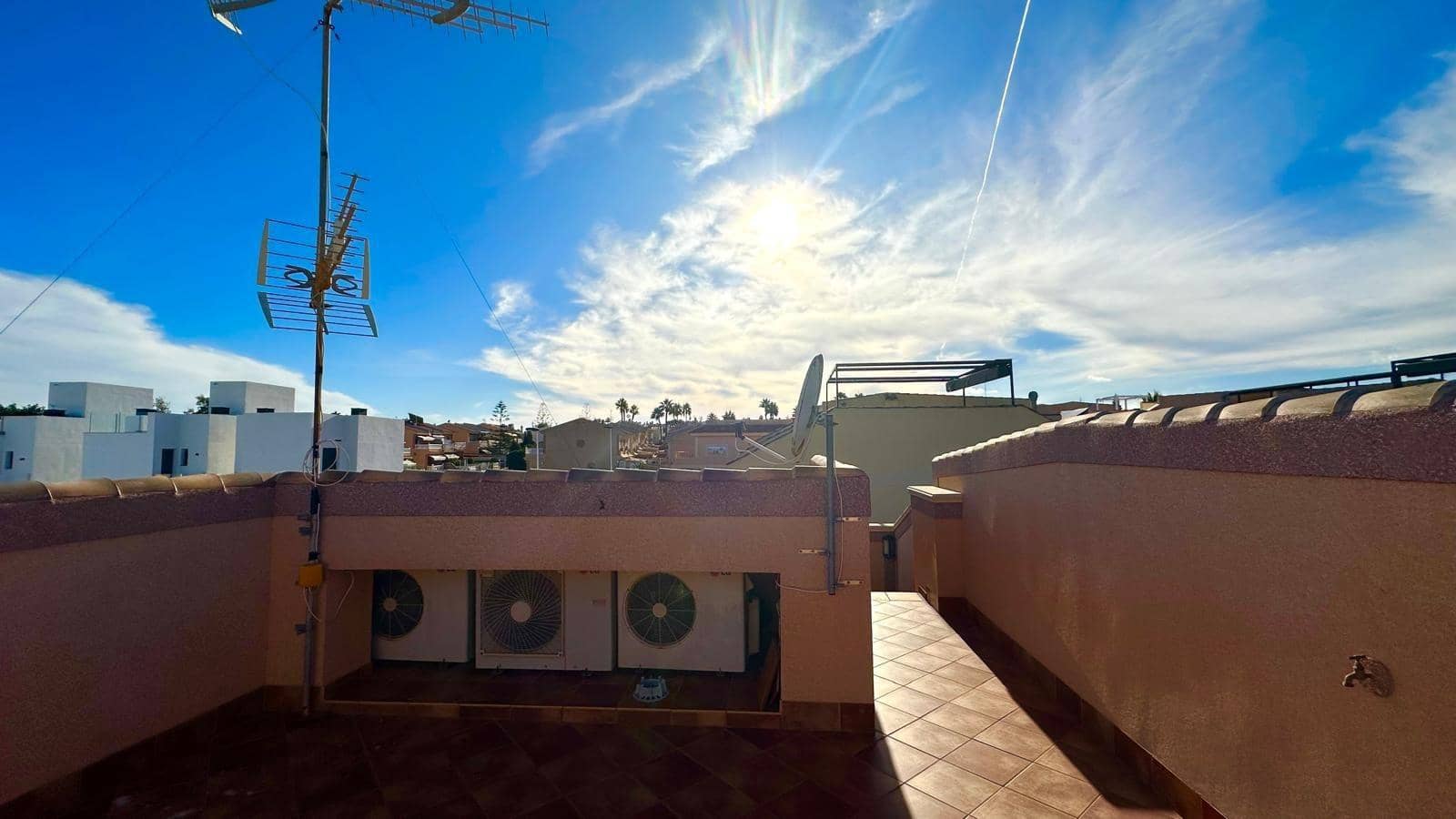 4 soveværelse Semi-Rækkehus til salg i Torrevieja med garage - € 449.900 (Ref: 10103464)