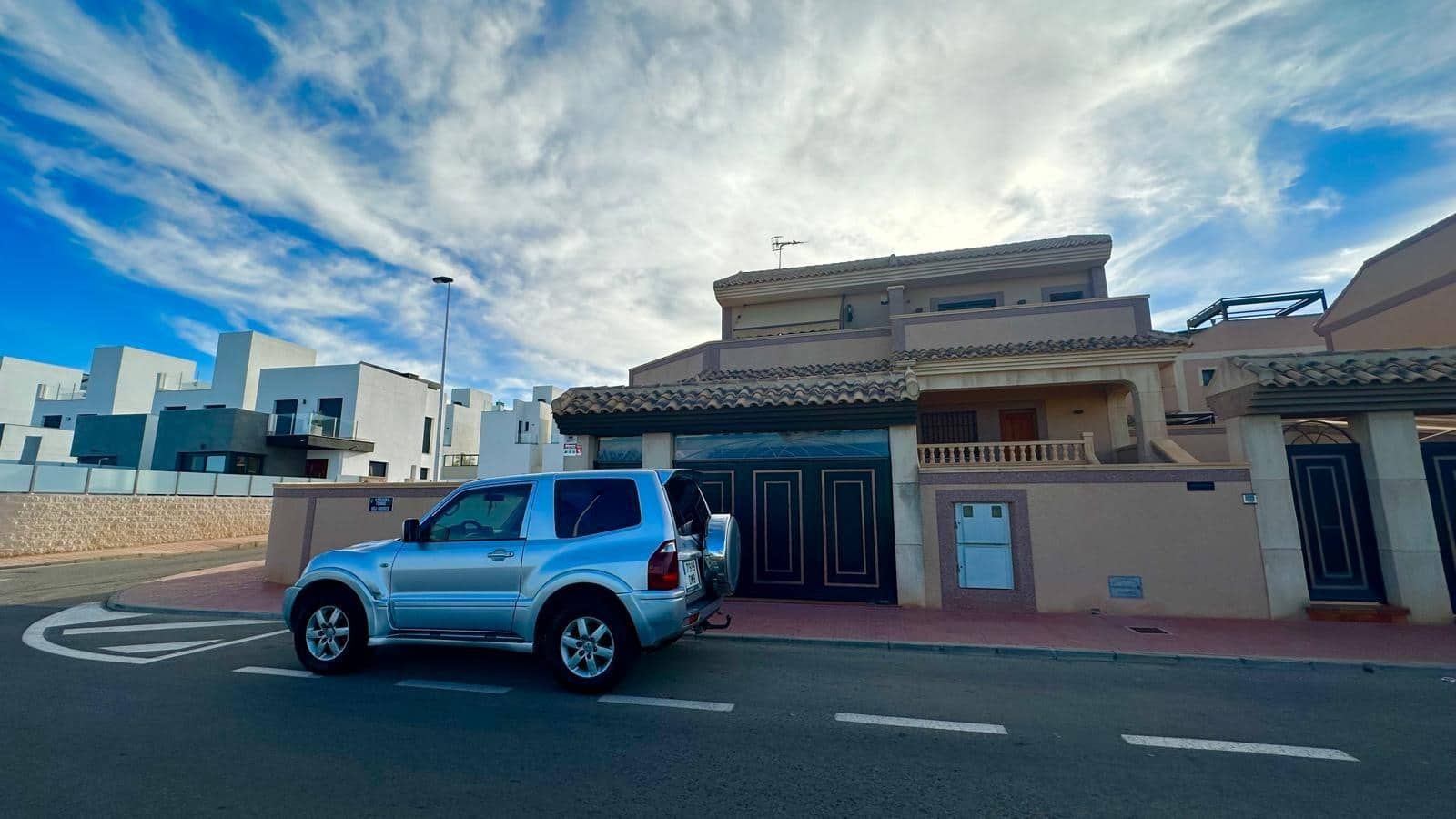 4 soveværelse Semi-Rækkehus til salg i Torrevieja med garage - € 449.900 (Ref: 10103464)