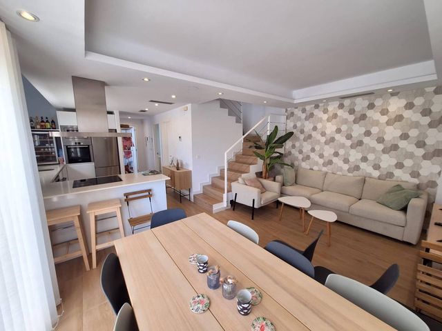 Chalet de 3 habitaciones en Aguas Nuevas, Torrevieja en venta con piscina - 423.000 € (Ref: 10103468)