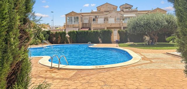 2 chambre Maison de Ville à vendre à Parque Acuático - Sector 25, Torrevieja avec piscine garage - 159 500 € (Ref: 10103472)