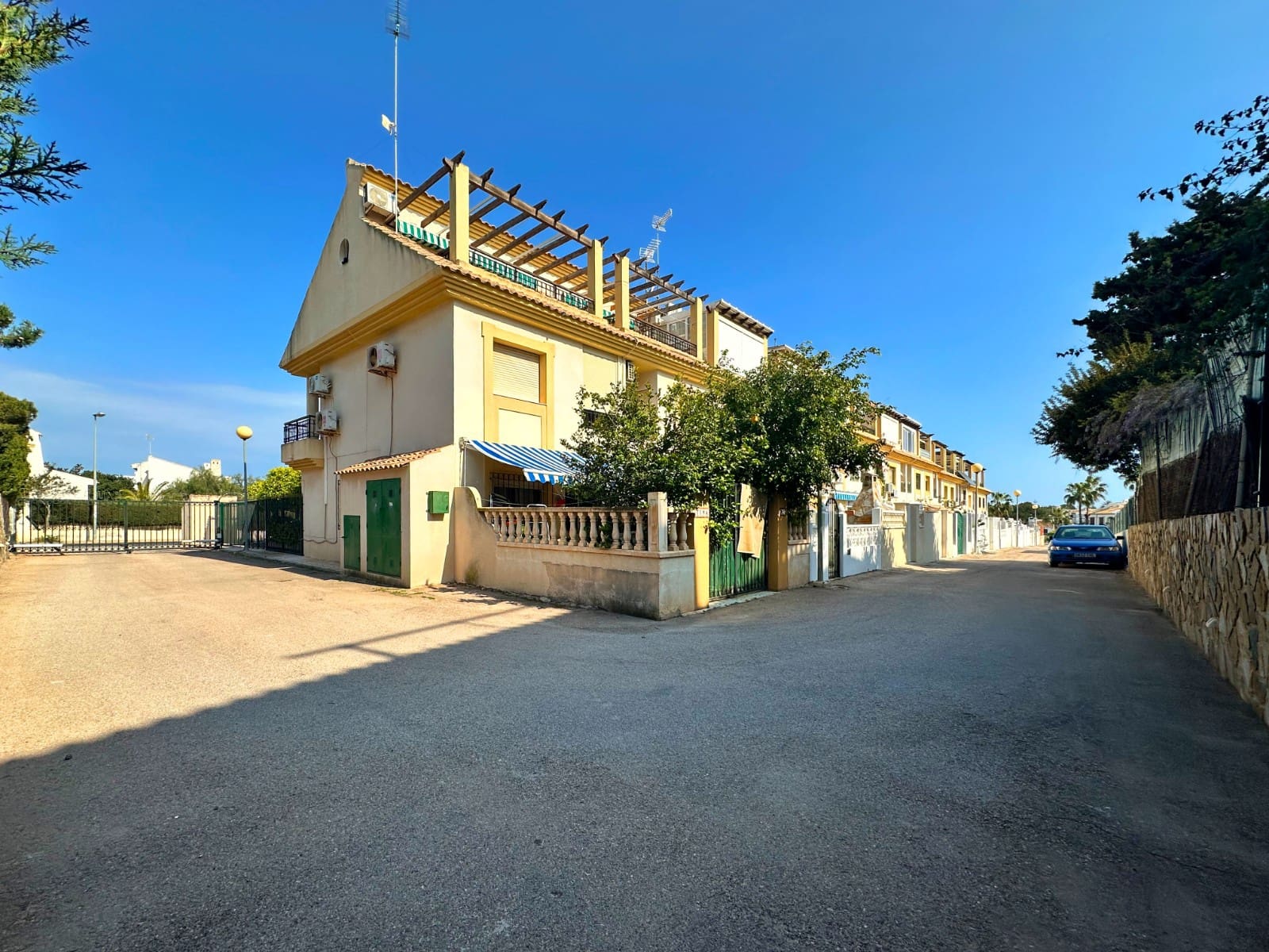 3 soverom Rekkehus til salgs i Orihuela Costa med svømmebasseng - € 250 000 (Ref: 10108737)