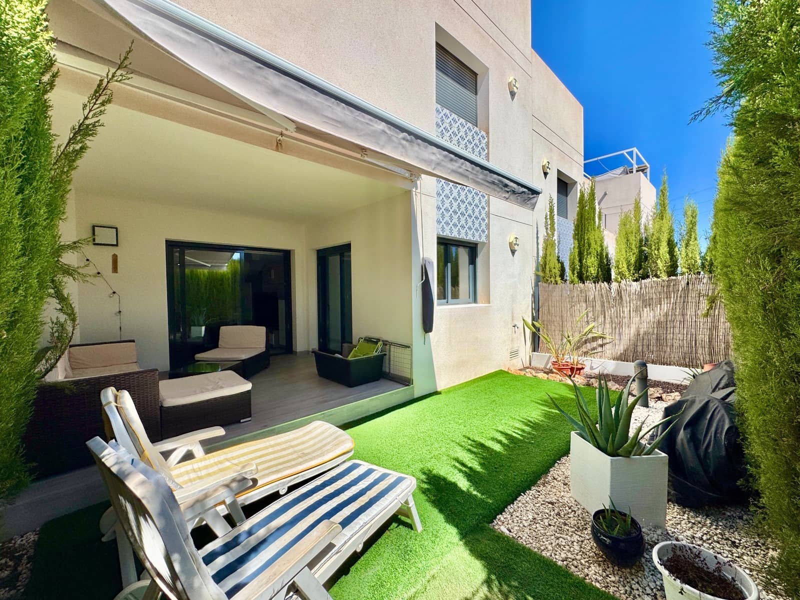 2 soverom Leilighet til salgs i Villamartin med svømmebasseng garasje - € 220 000 (Ref: 10110488)