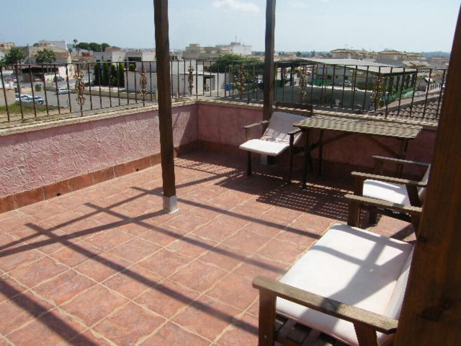 6 bedroom Townhouse for sale in Daya Nueva with garage - € 369,000 (Ref: 10110541)