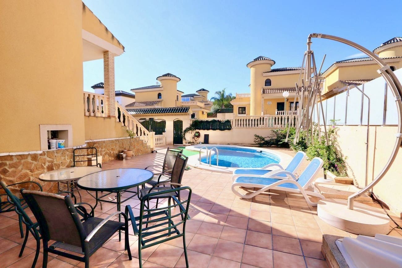 Pareado de 3 habitaciones en Villamartin en venta con piscina garaje - 363.500 € (Ref: 10110557)