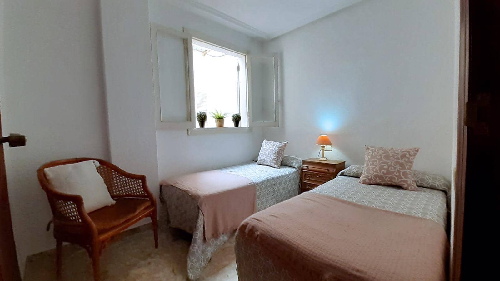 Apartamento de 4 habitaciones en Torrevieja en venta - 285.000 € (Ref: 10110559)