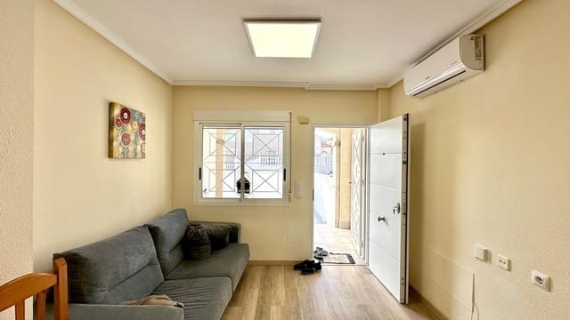 Bungalow de 2 habitaciones en Aguas Nuevas, Torrevieja en venta con piscina - 194.900 € (Ref: 10110643)