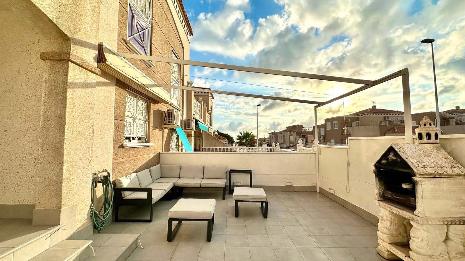 Bungalow de 2 habitaciones en Torrevieja en venta con piscina - 194.900 € (Ref: 10110643)