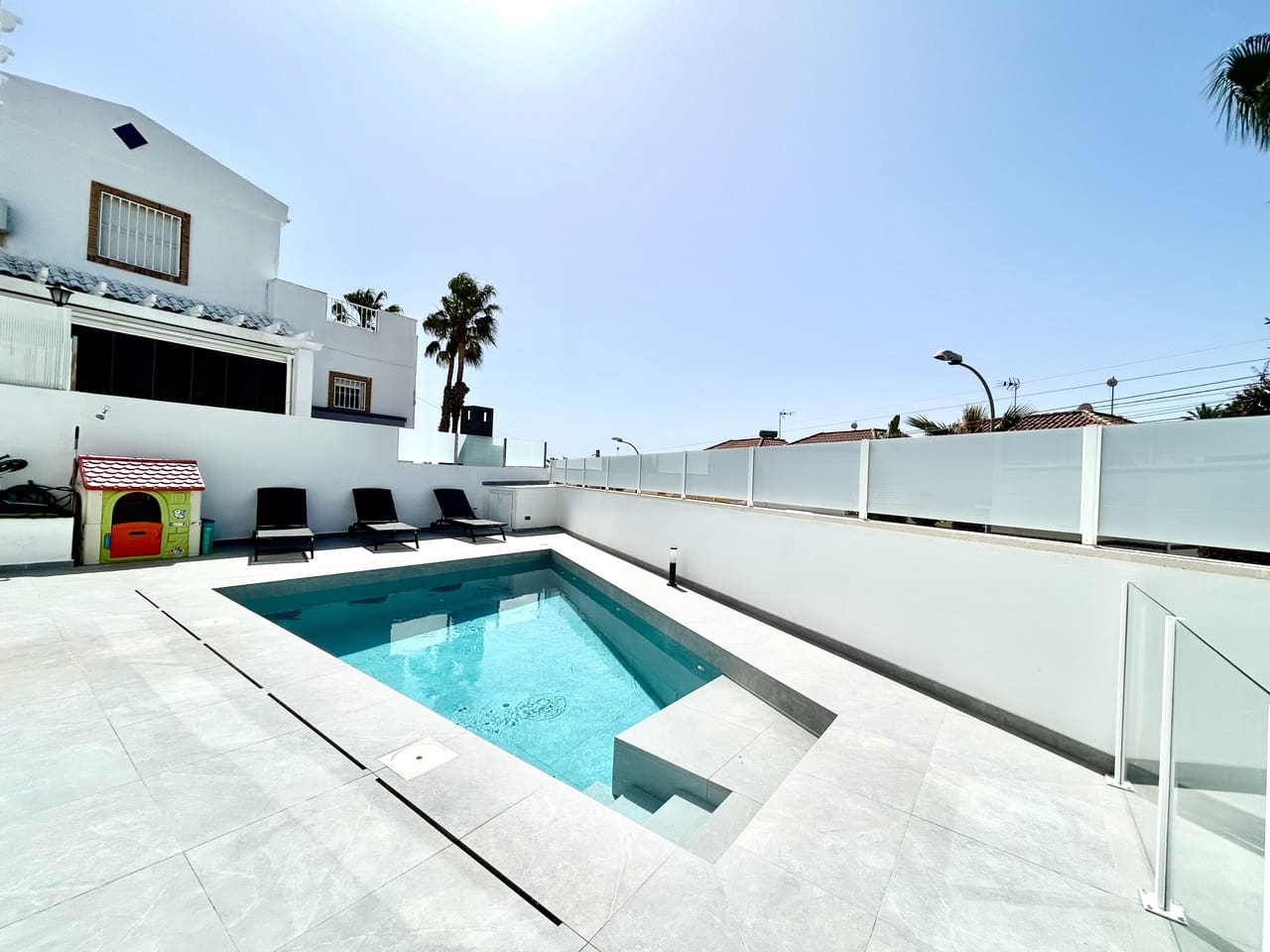 5 bedroom Villa for sale in Villamartin with pool garage - € 459,000 (Ref: 10110689)