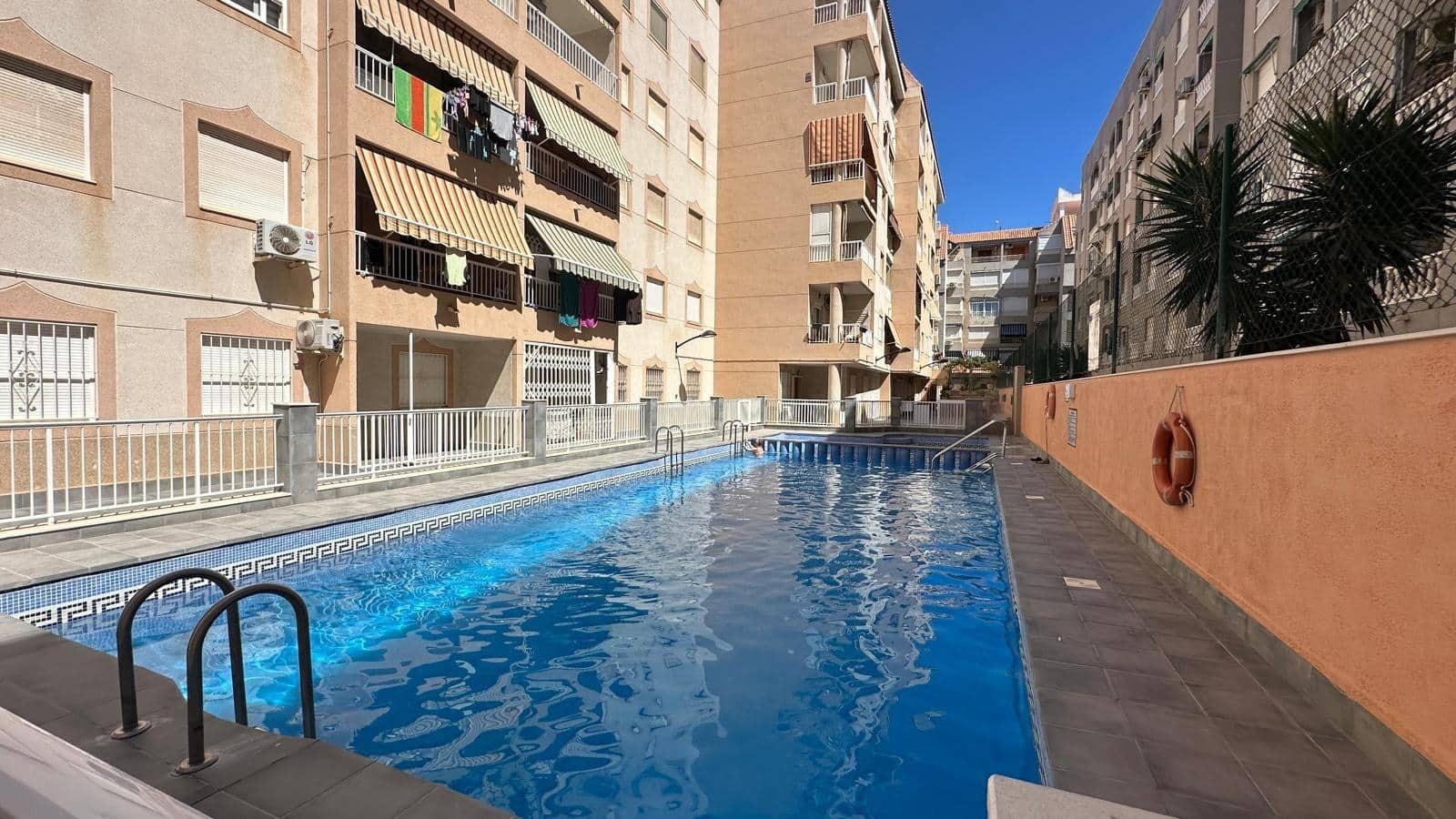 2 soveværelse Lejlighed til salg i Torrevieja med swimmingpool - € 158.000 (Ref: 10110709)