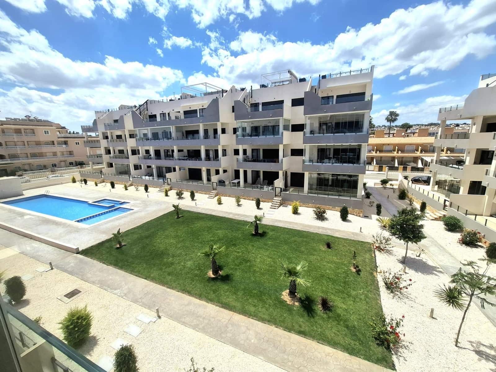 Apartamento de 3 habitaciones en Orihuela Costa en venta con piscina garaje - 390.000 € (Ref: 10110772)