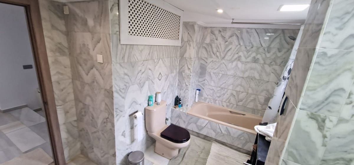 3 sovrum Hus till salu i La Duquesa / Puerto de la Duquesa med garage - 515 000 € (Ref: 10111380)