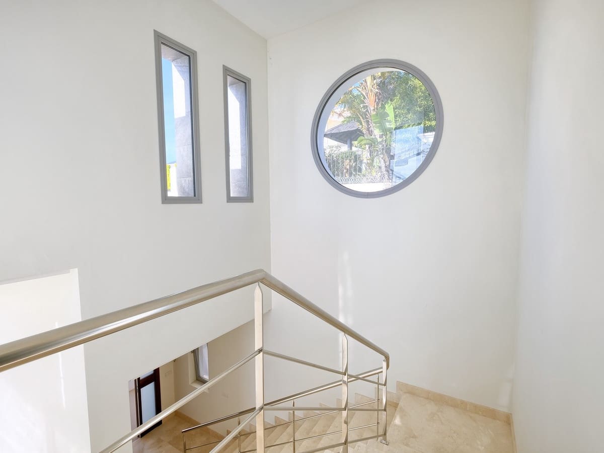 4 quarto Moradia para venda em Benahavis com piscina garagem - 2 300 000 € (Ref: 10111400)