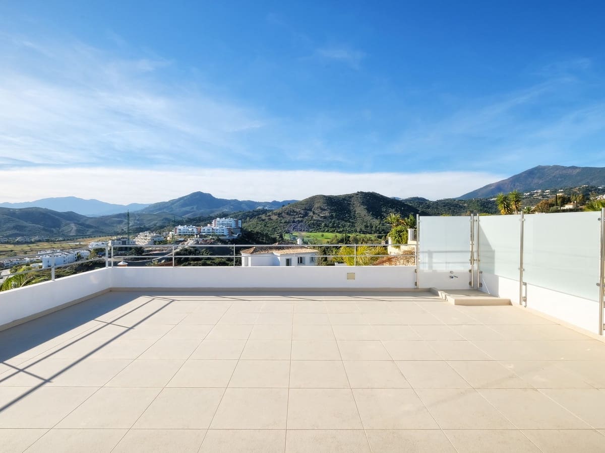 4 quarto Moradia para venda em Benahavis com piscina garagem - 2 300 000 € (Ref: 10111400)