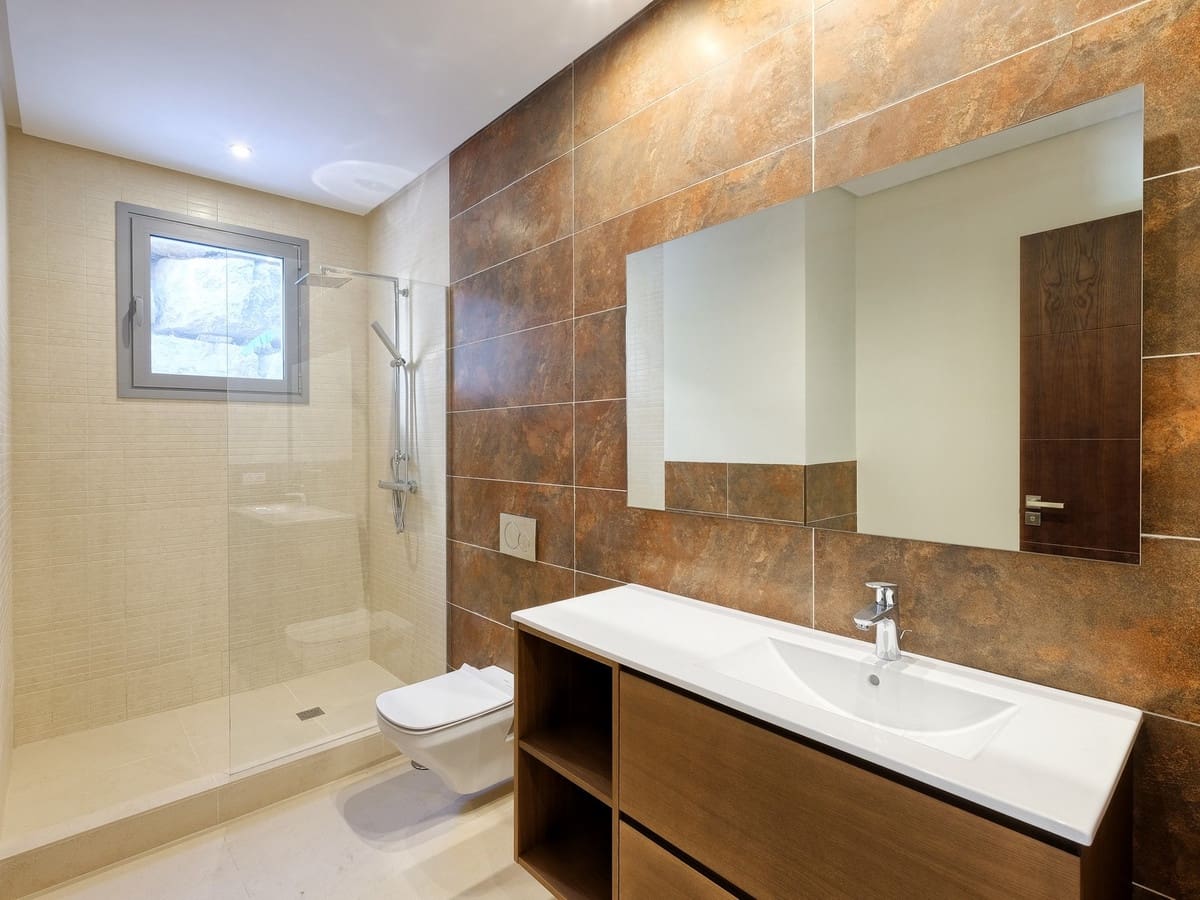 4 quarto Moradia para venda em Benahavis com piscina garagem - 2 300 000 € (Ref: 10111400)