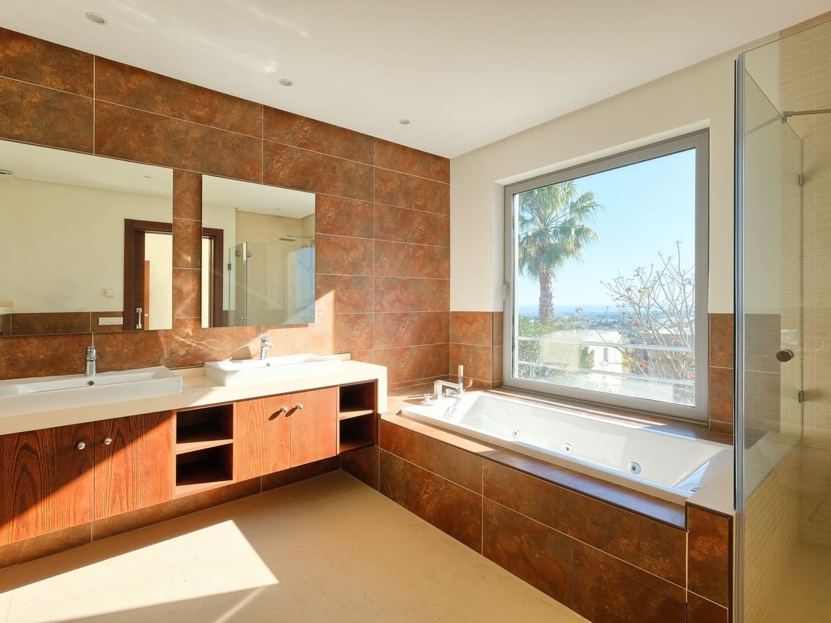 4 quarto Moradia para venda em Benahavis com piscina garagem - 2 300 000 € (Ref: 10111400)