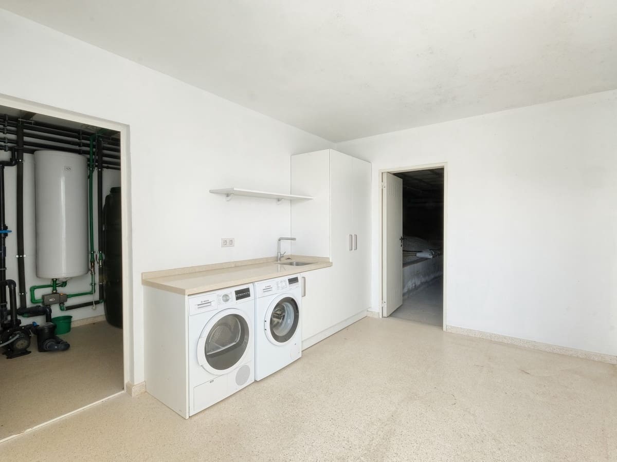 4 quarto Moradia para venda em Benahavis com piscina garagem - 2 300 000 € (Ref: 10111400)