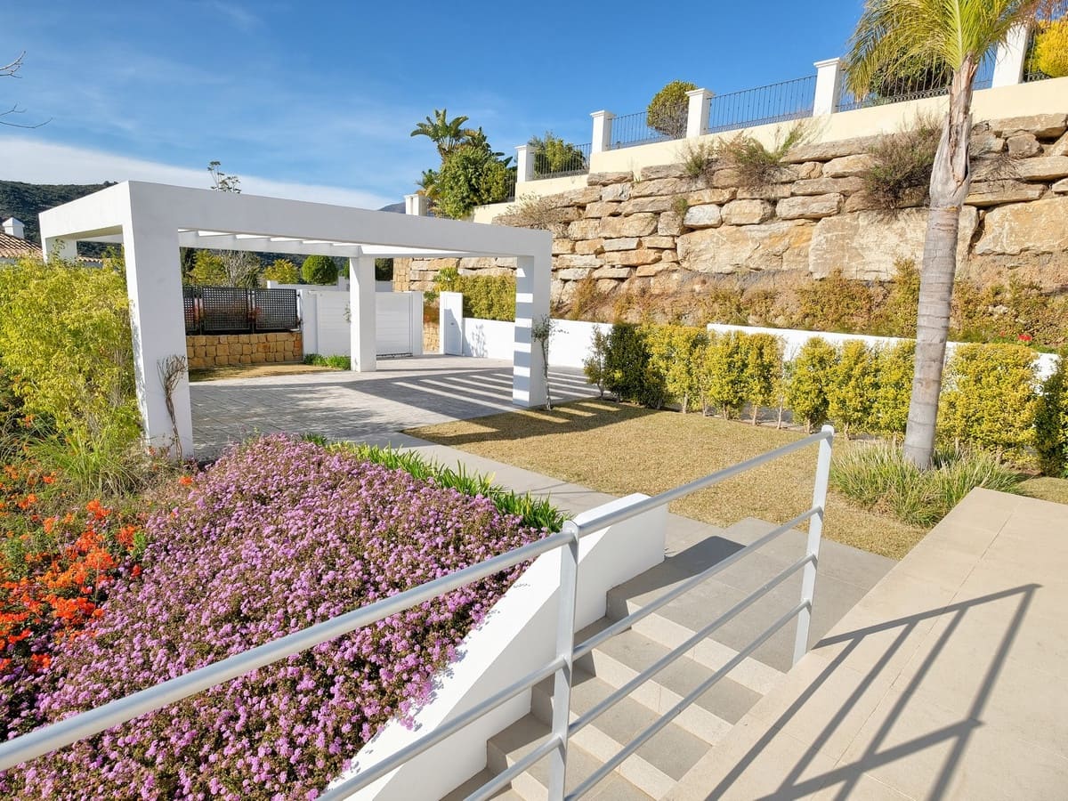 4 quarto Moradia para venda em Benahavis com piscina garagem - 2 300 000 € (Ref: 10111400)