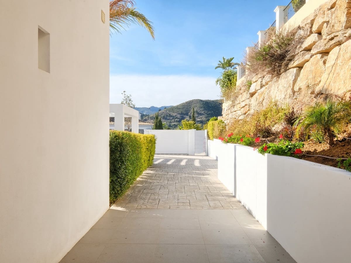 4 quarto Moradia para venda em Benahavis com piscina garagem - 2 300 000 € (Ref: 10111400)