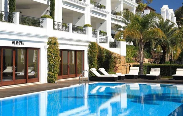 3 sypialnia Apartament na sprzedaż w Villacana - Costalita - Saladillo, Estepona z basenem garażem - 2 150 000 € (Ref: 10111474)