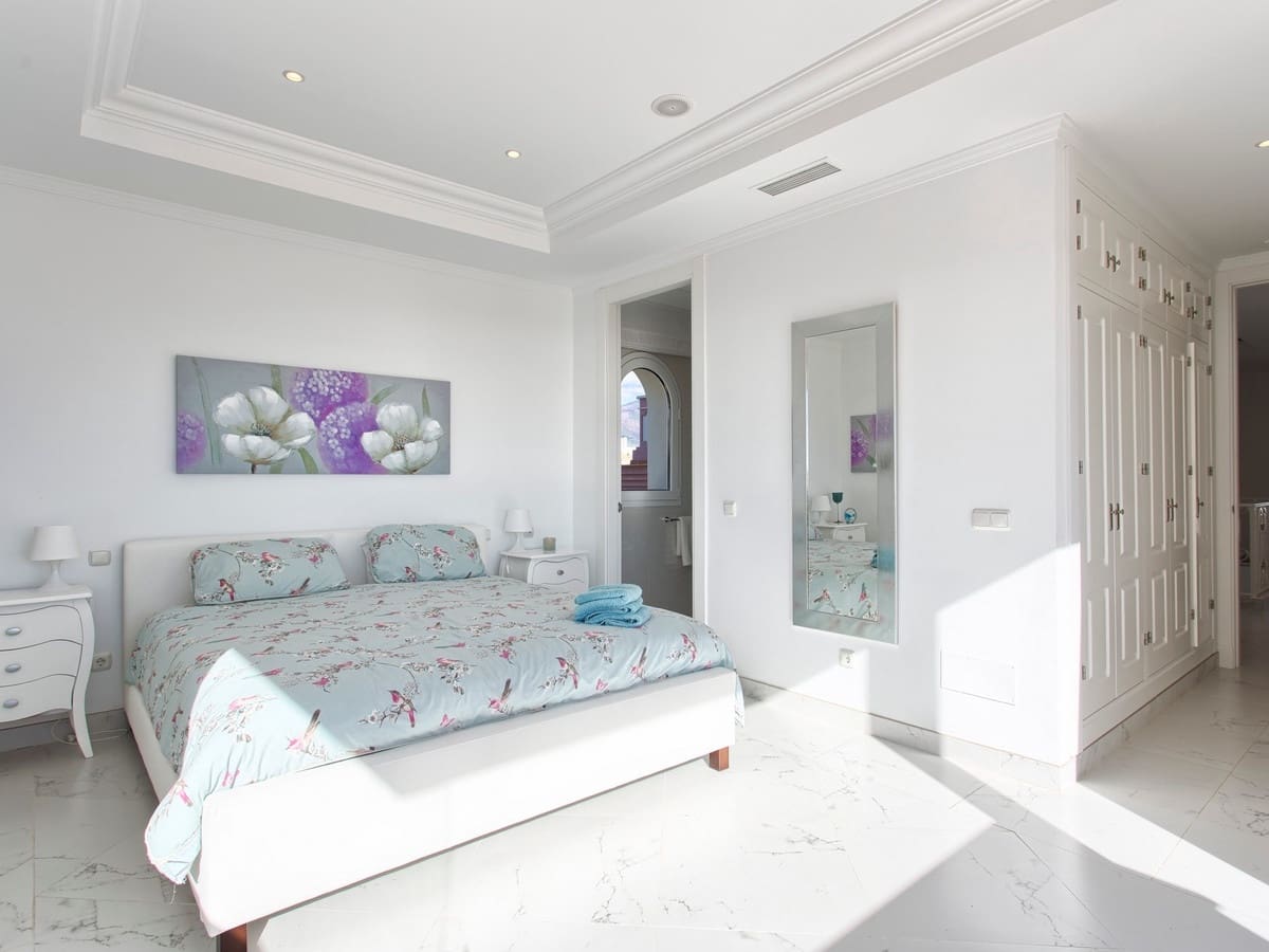 8 soverom Villa til salgs i Benahavis med svømmebasseng garasje - € 3 995 000 (Ref: 10113652)