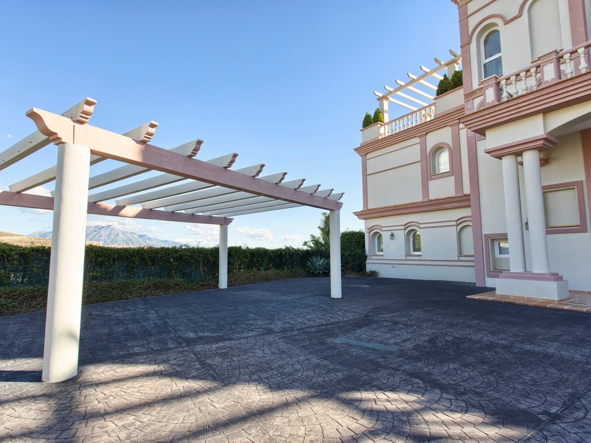 8 soverom Villa til salgs i Benahavis med svømmebasseng garasje - € 3 995 000 (Ref: 10113652)