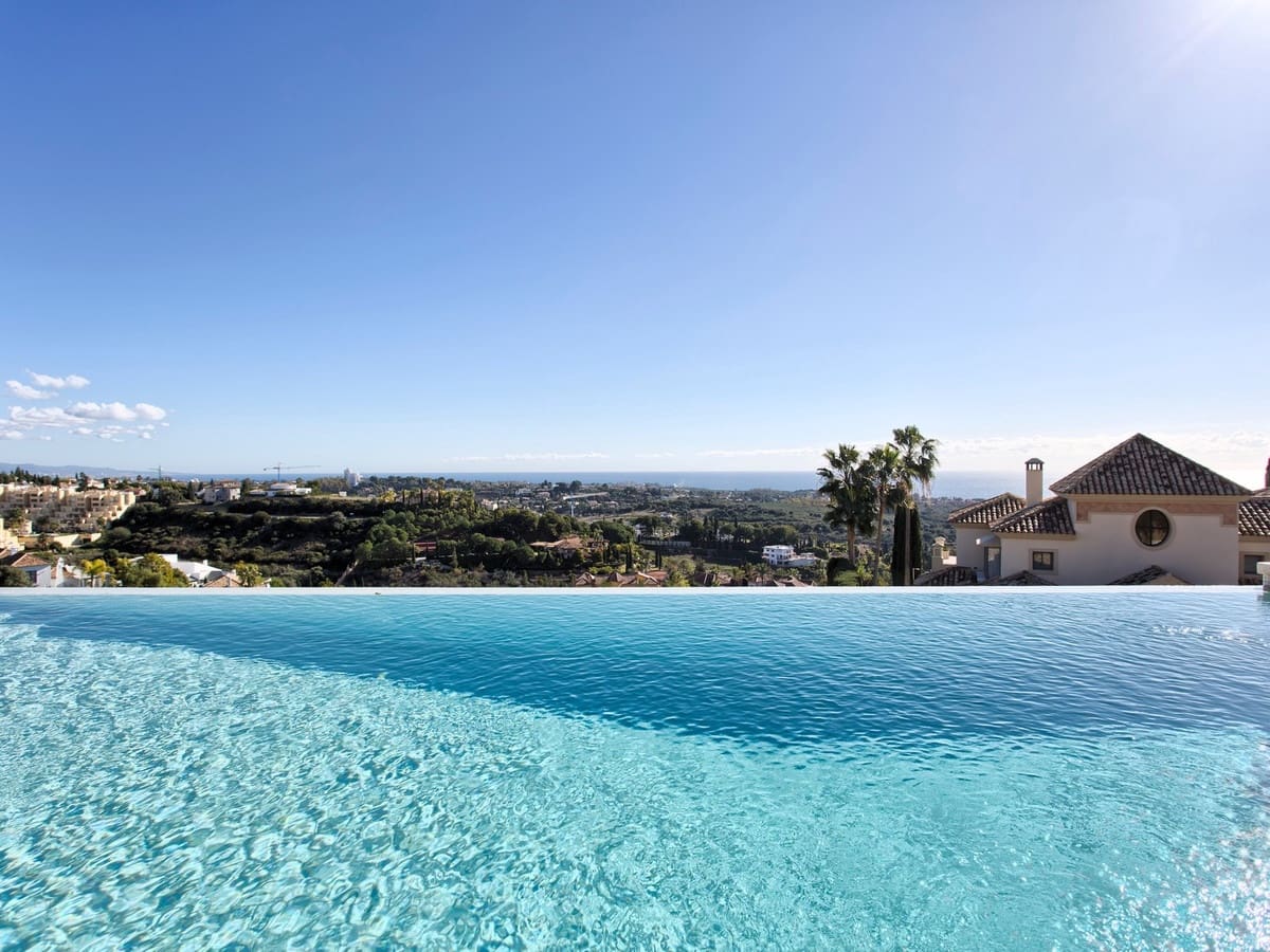 8 soverom Villa til salgs i Benahavis med svømmebasseng garasje - € 3 995 000 (Ref: 10113652)