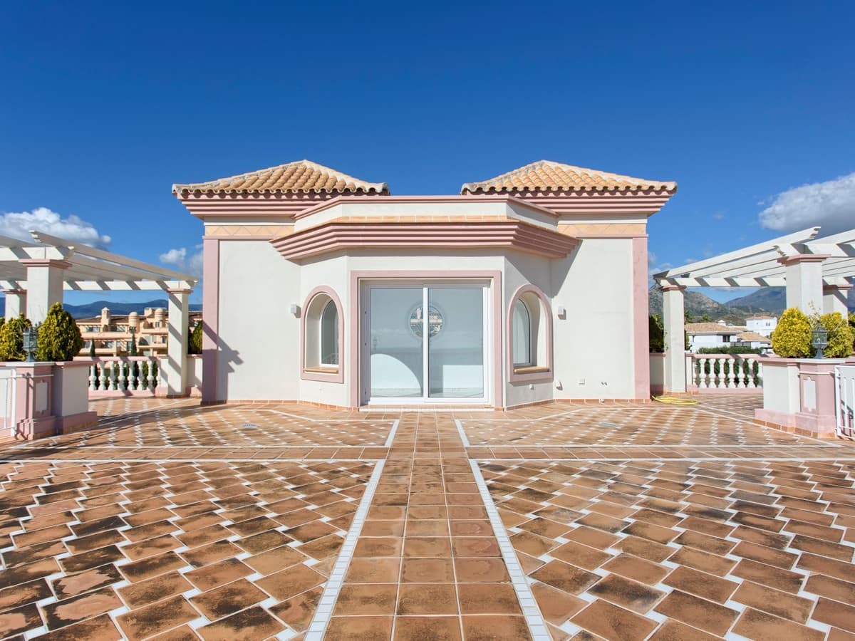 8 soverom Villa til salgs i Benahavis med svømmebasseng garasje - € 3 995 000 (Ref: 10113652)