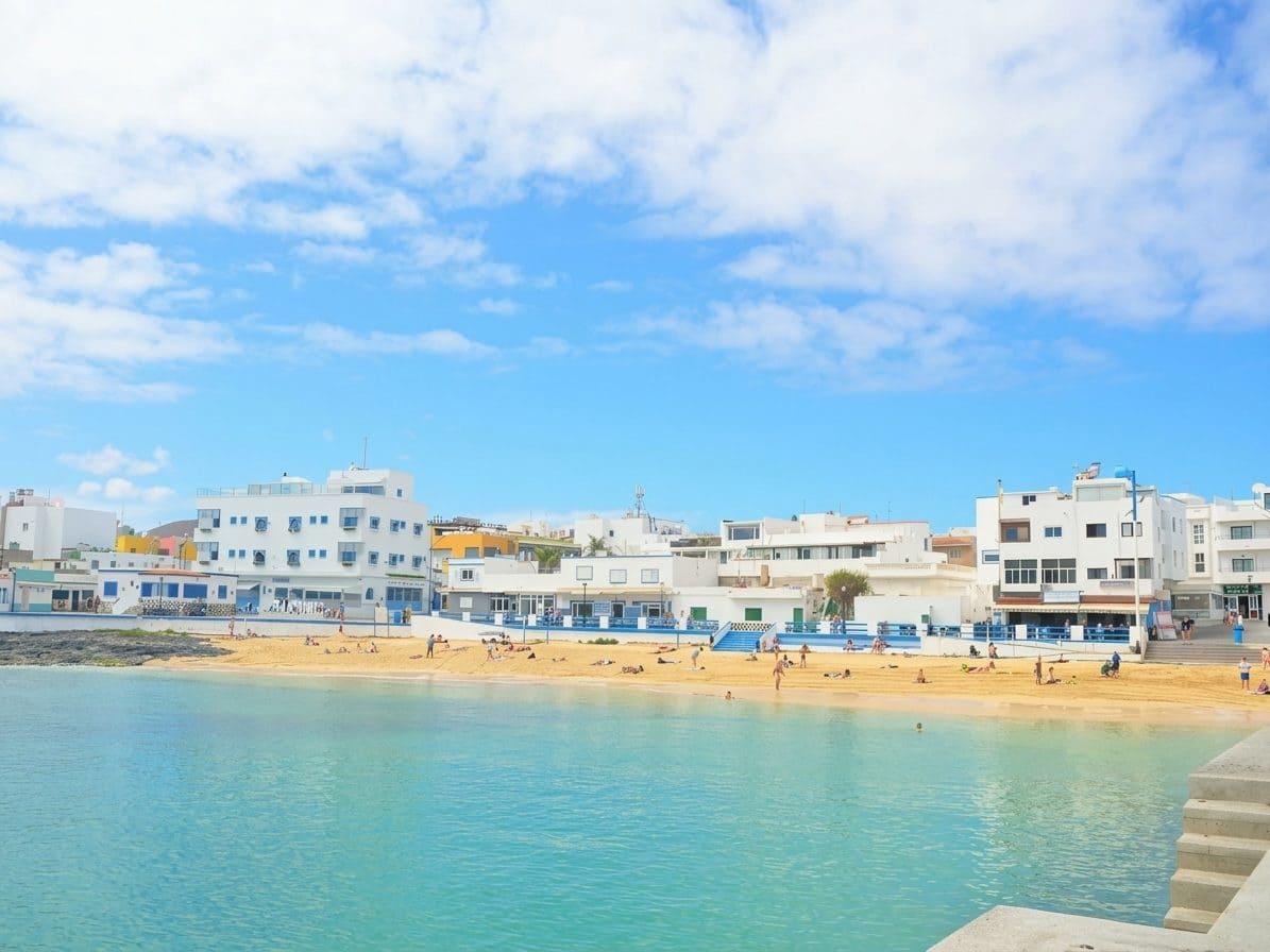 3 bedroom Semi-detached Villa for sale in Corralejo with pool garage - € 500,000 (Ref: 10113713)