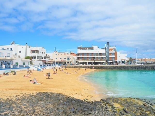 3 quarto Moradia Geminada para venda em Corralejo, La Oliva com piscina garagem - 500 000 € (Ref: 10113713)