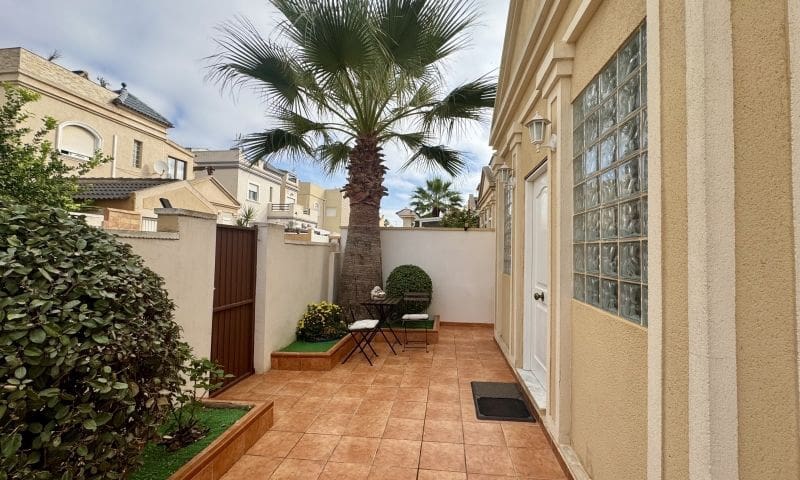 4 soveværelse Studio til salg i Torrevieja med garage - € 398.995 (Ref: 10113905)