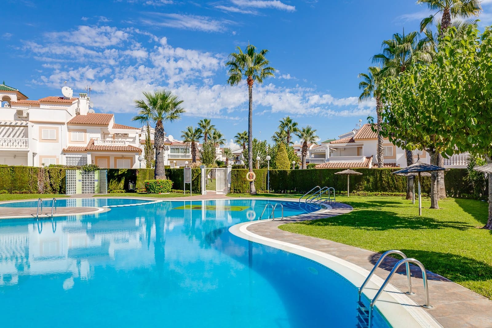 2 makuuhuone Huoneisto myytävänä paikassa Orihuela Costa mukana uima-altaan - 229 000 € (Ref: 10113920)
