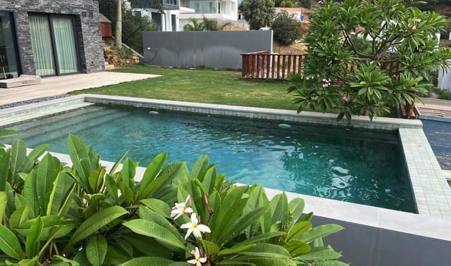5 makuuhuone Huvila myytävänä paikassa Mijas mukana uima-altaan 
autotalli - 1 600 000 € (Ref: 10114225)