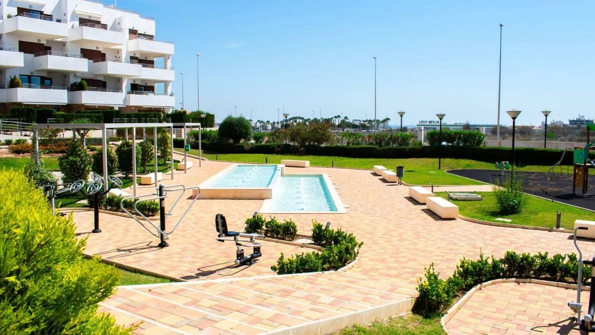 Apartamento de 2 habitaciones en Orihuela Costa en venta con piscina garaje - 236.000 € (Ref: 10114308)
