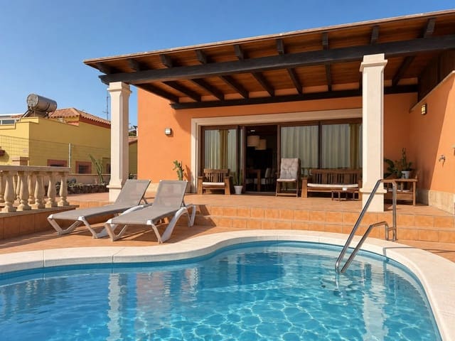 Pareado de 4 habitaciones en Caleta de Fuste, Antigua en venta con piscina garaje - 450.000 € (Ref: 10114366)